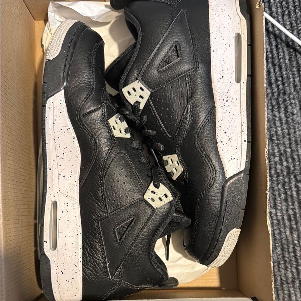 Air Jordan 4 Retro BG Sneakers